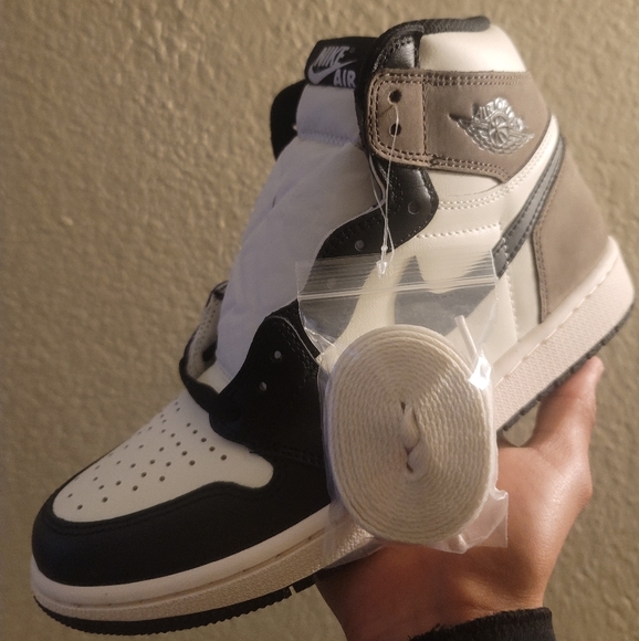 Jordan 1 High Mocha - Picture 2 of 2